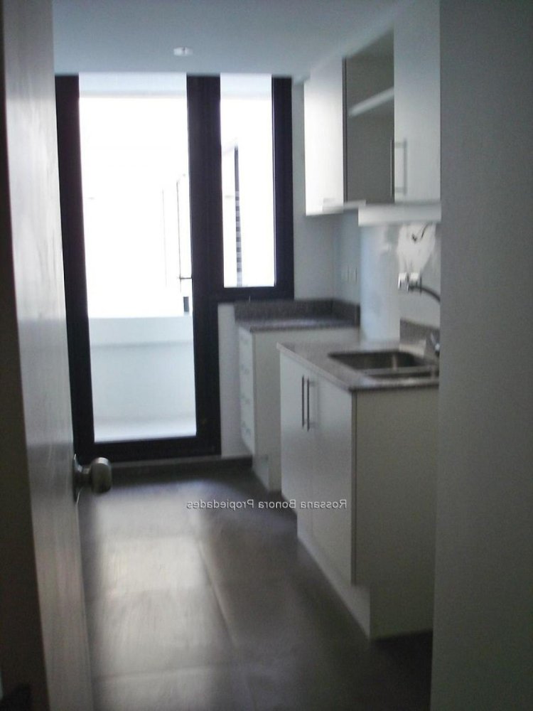 4 bedrooms Apartment in Montevideo, Uruguay No. 12333