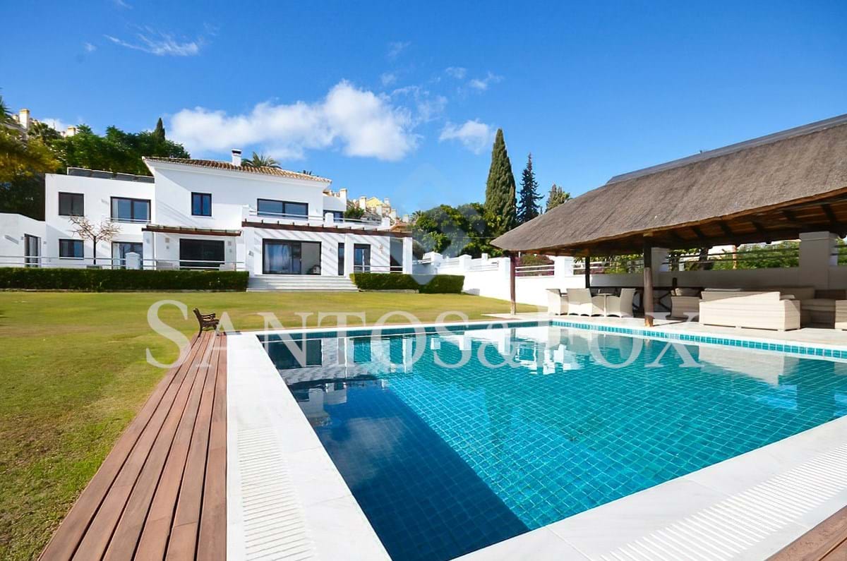 Villa de 4 dormitorios en Marbella, Spain No. 82243