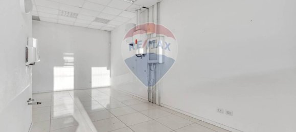 3غرفة عقار تجاري في Pieve Emanuele, Italy رقم 260081 3