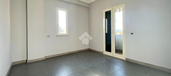 3 rooms Apartment in Calvizzano, Italy No. 80277 5