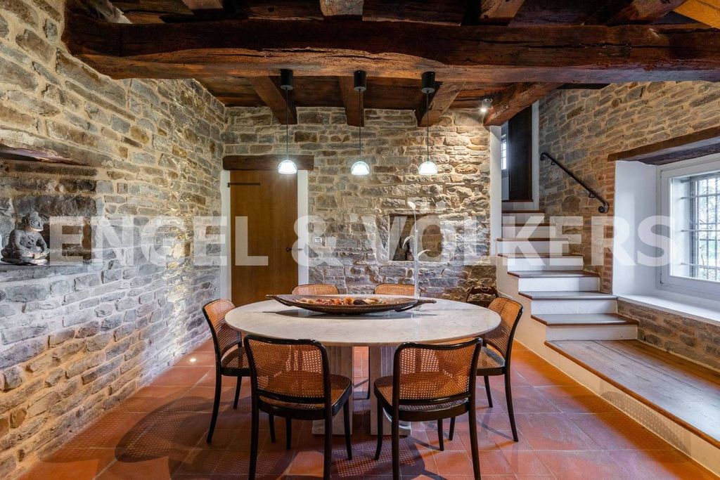 4 bedrooms Villa in Monte San Pietro, Italy No. 132559