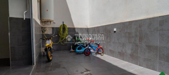 Дом с 3 комнатами в Санта-Фе, Испания № 144963 13