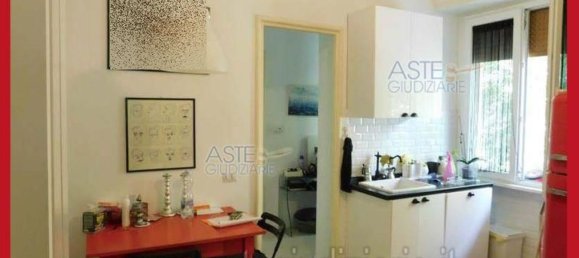 5 bedrooms Apartment in Rome, Italy No. 330860 3