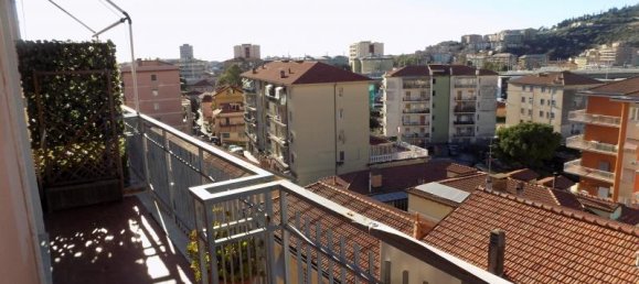 4 rooms Apartment in Imperia, Italy No. 234930 3