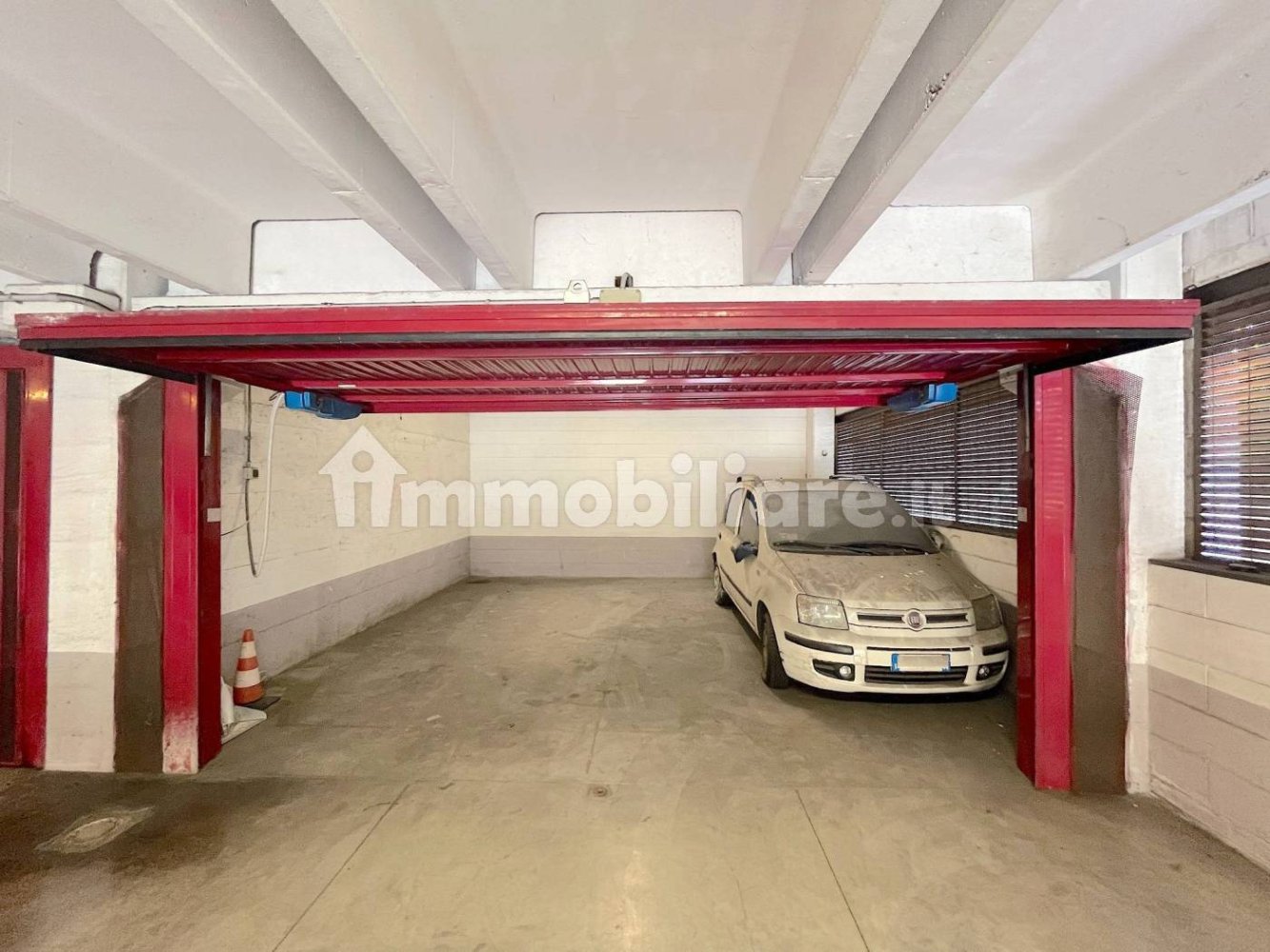 Garage in Genoa, Italy 28m², Nr. 355503