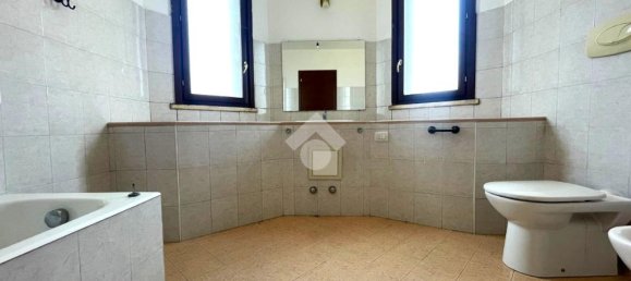 2 غرف نوم فيلا في Cremona, Italy رقم 298375 11