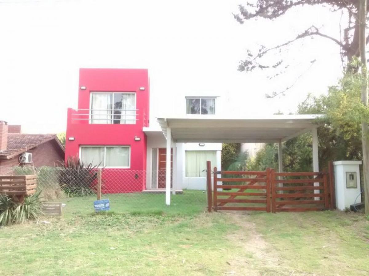 3 bedrooms House in Mar del Plata, Argentina No. 101512