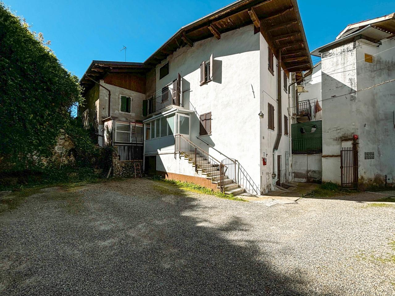 Casa de 3 habitaciónes en Grignasco, Italy No. 236044