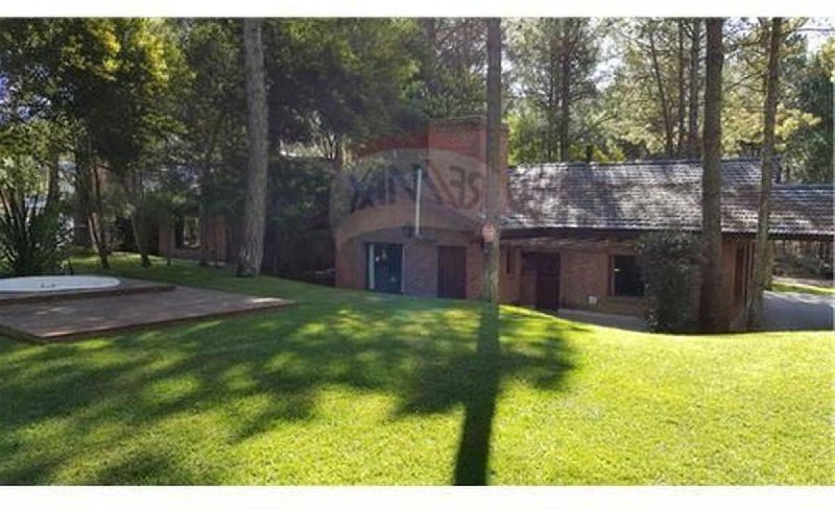 4 bedrooms House in Mar del Plata, Argentina No. 78820