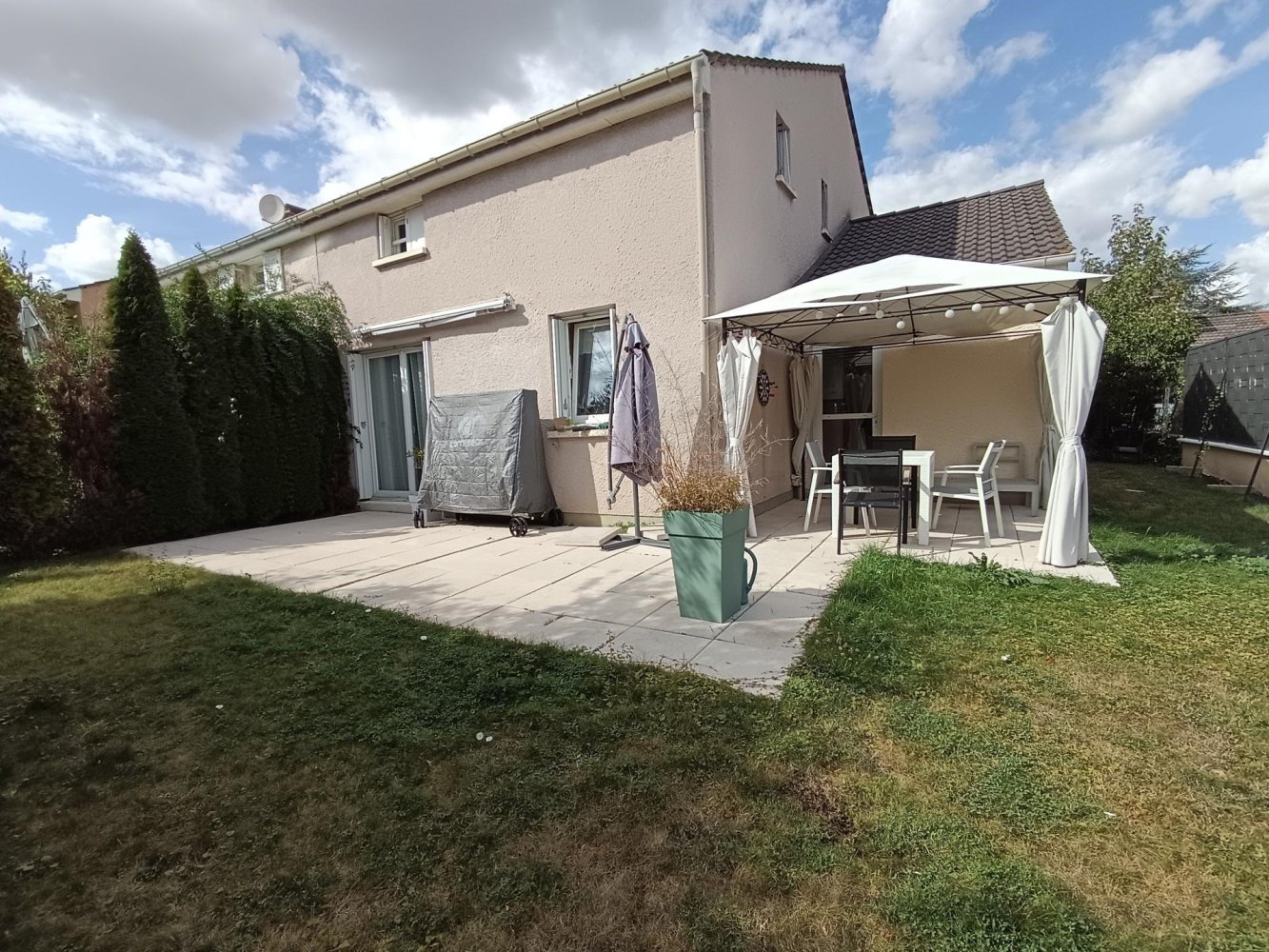 Casa de 3 dormitorios en Cergy, France No. 335018