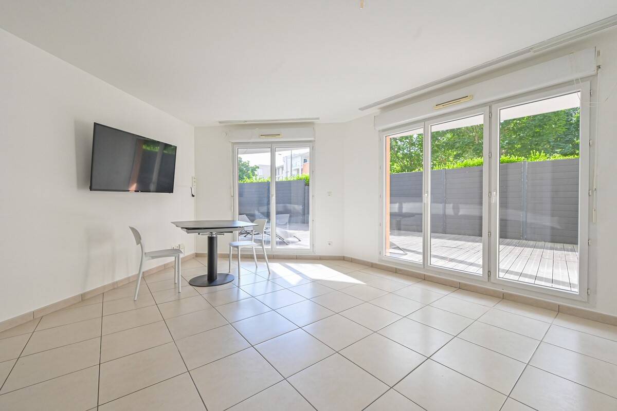 2 bedrooms Apartment in Creteil, France No. 318591