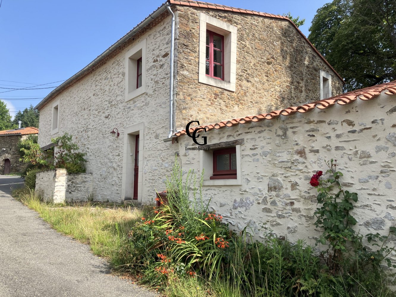 Casa de 4 dormitorios en Vertou, France No. 280442
