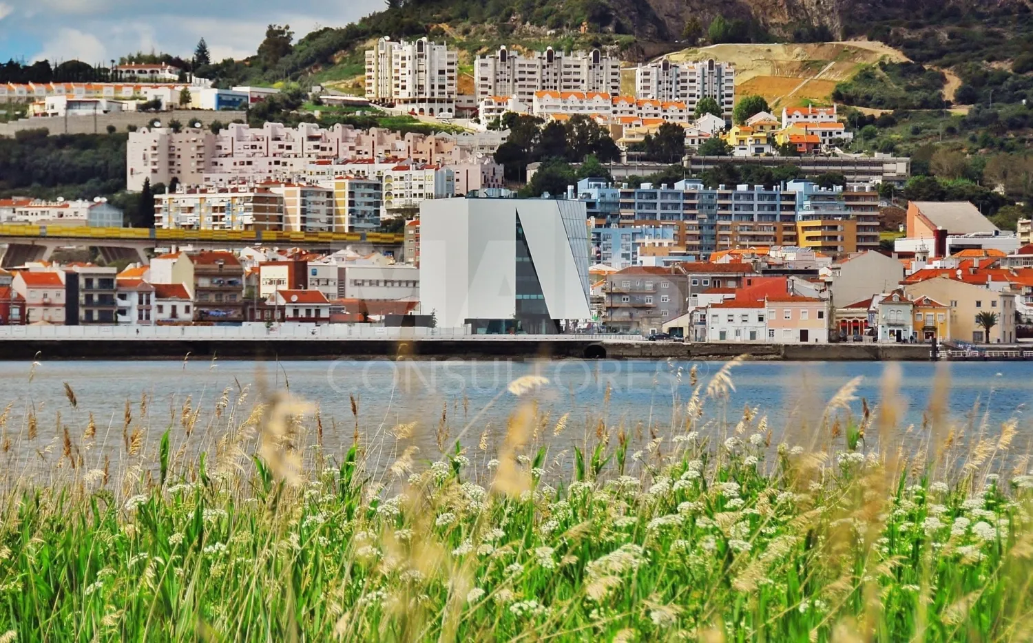 Коммерческая недвижимость с 3 спальнями в Вила Франка ди Шира, Португалия № 213973