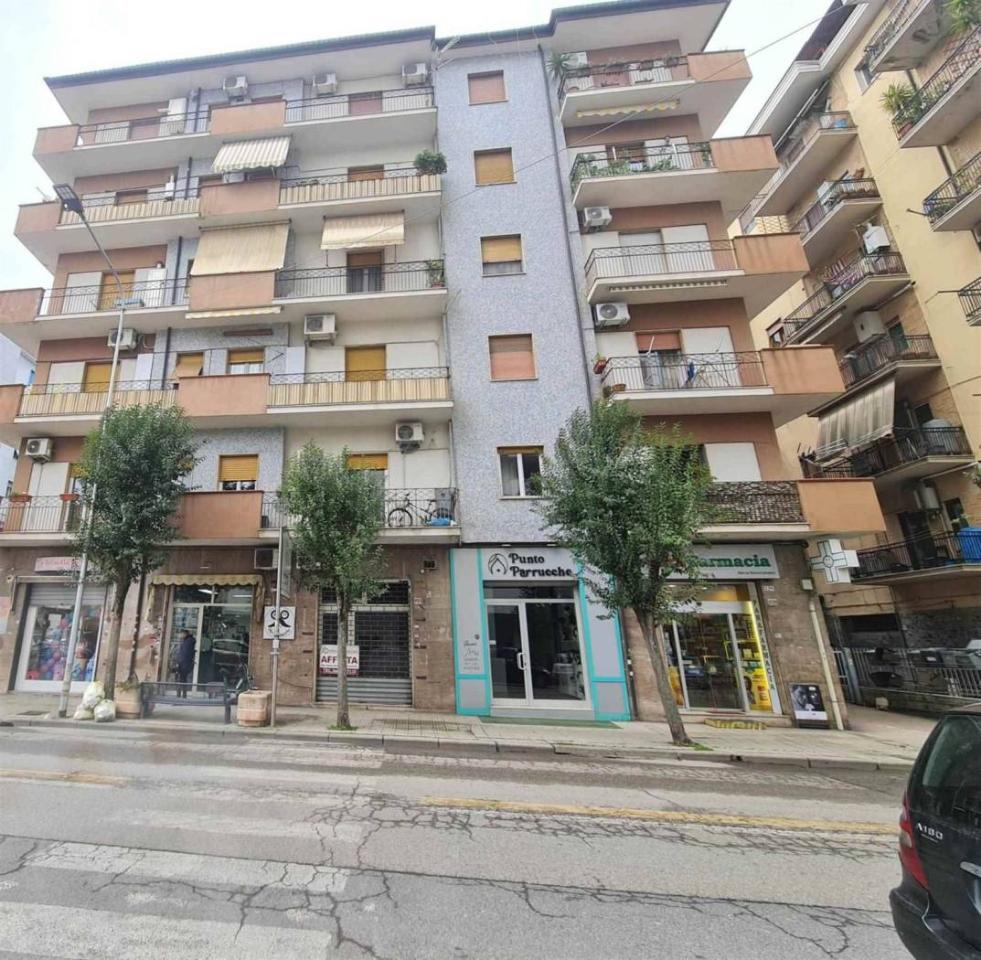 Квартира с 4 комнатами в Козенца, Италия № 32873