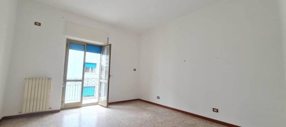 Квартира с 4 комнатами в Козенца, Италия № 32873 5