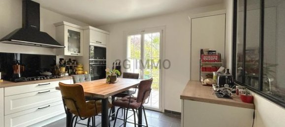 3 bedrooms House in Coubron, France No. 356383 5