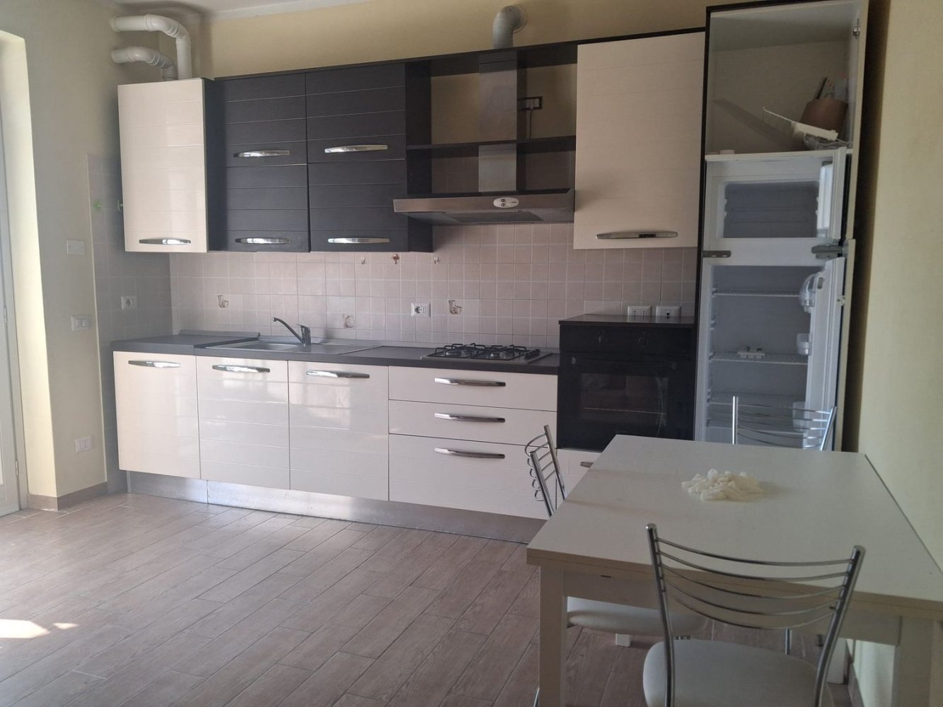 2-salle Appartement à Voghera, Italy No. 332698