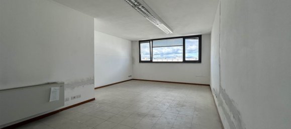 720m² Office in Borgo San Lorenzo, Italy No. 365085 6