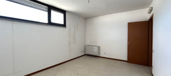 720m² Office in Borgo San Lorenzo, Italy No. 365085 7