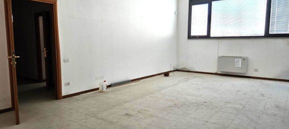 720m² Office in Borgo San Lorenzo, Italy No. 365085 9