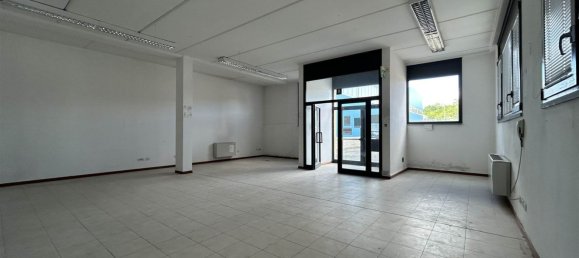 720m² Office in Borgo San Lorenzo, Italy No. 365085 3