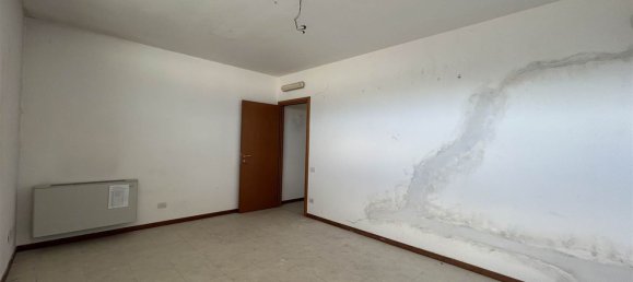 720m² Office in Borgo San Lorenzo, Italy No. 365085 8