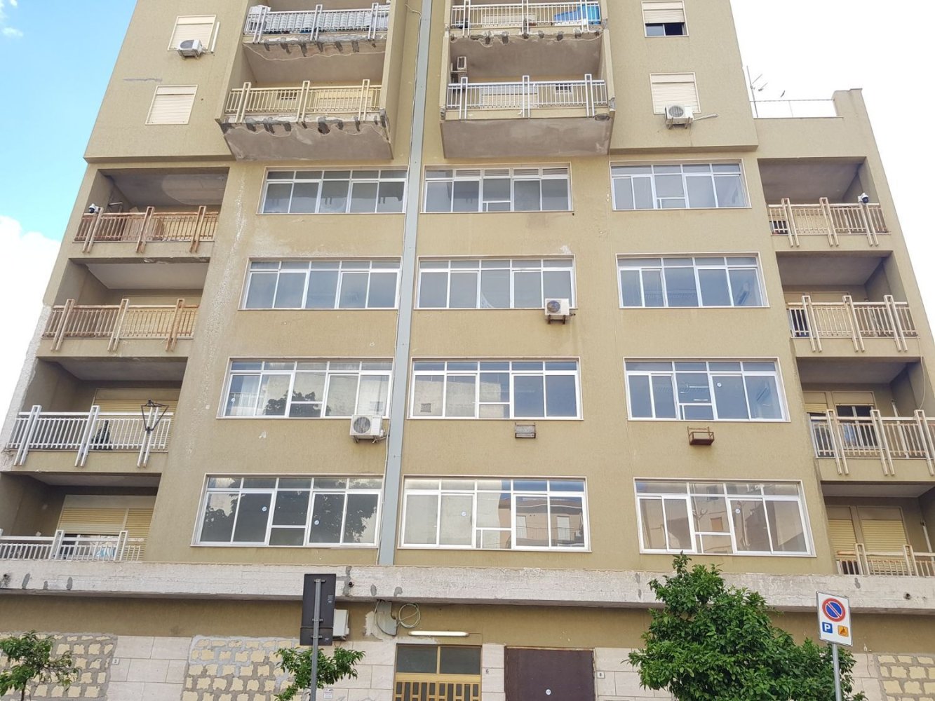 1600m² Building in Palermo, Italy No. 48845