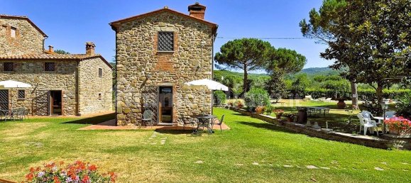 5 bedrooms House in Tuoro sul Trasimeno, Italy No. 54190 2