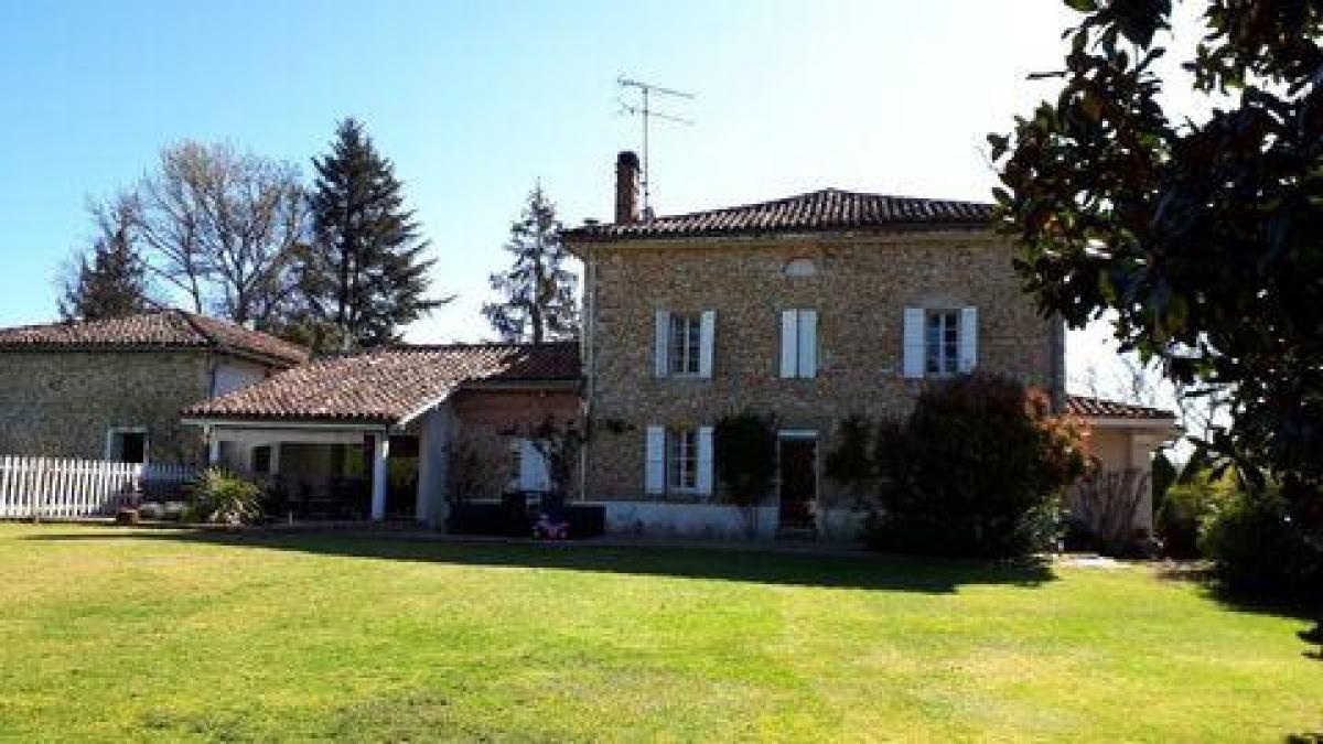 5 bedrooms House in Mont-de-Marsan, France No. 5240