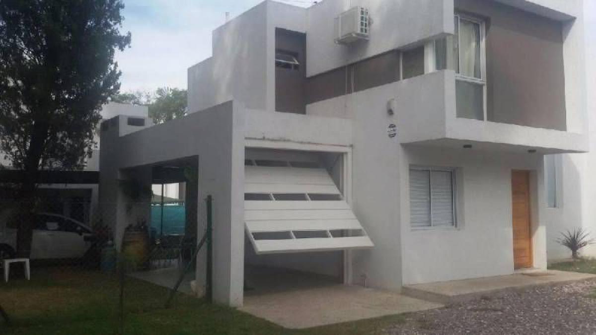 Дом с 3 спальнями в Кордоба, Аргентина № 9477