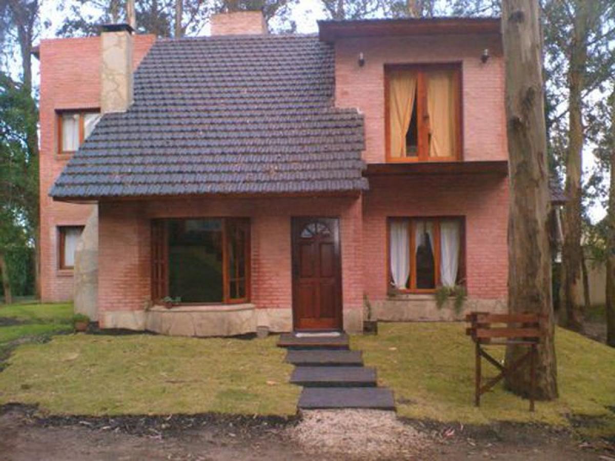 Casa de 3 dormitorios en Mar del Plata, Argentina No. 67196