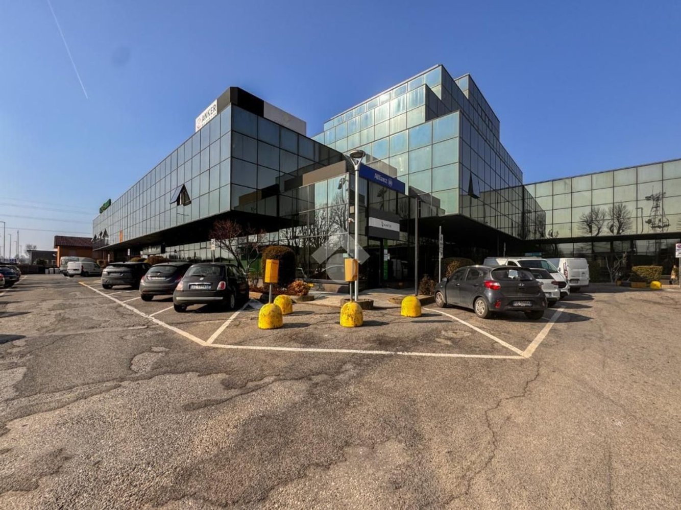 75m² Office in Crema, Italy No. 138191