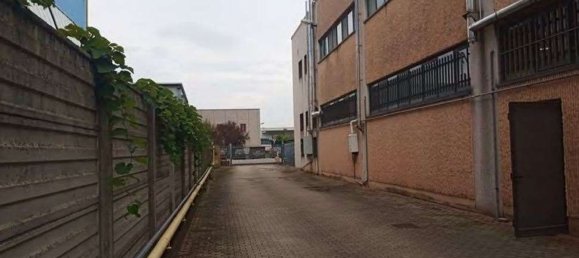 Lagerhaus in Villasanta, Italy 2393m², Nr. 359795 3