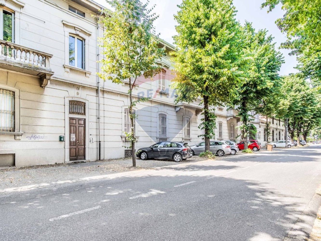 Oficina de 2 habitaciónes en Gallarate, Italy No. 58073