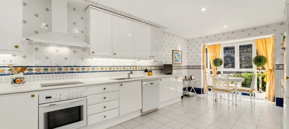 4 Schlafzimmer Penthouse in Benahavis, Spain, Nr. 187693 8