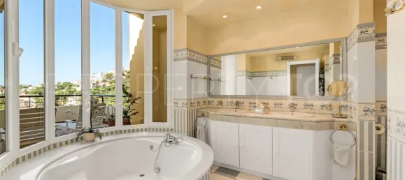 4 Schlafzimmer Penthouse in Benahavis, Spain, Nr. 187693 11