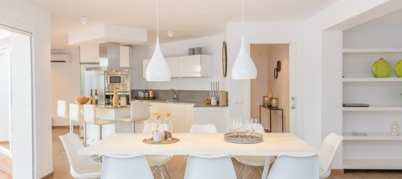 4 bedrooms Villa in Estepona, Spain No. 9975 5