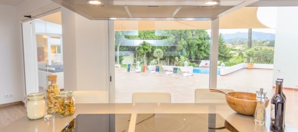 4 bedrooms Villa in Estepona, Spain No. 9975 3