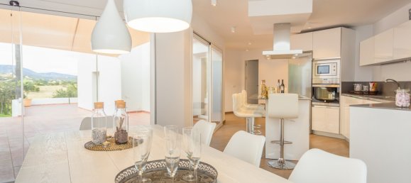 4 bedrooms Villa in Estepona, Spain No. 9975 2