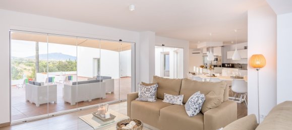 4 bedrooms Villa in Estepona, Spain No. 9975 7