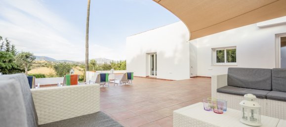 4 bedrooms Villa in Estepona, Spain No. 9975 8