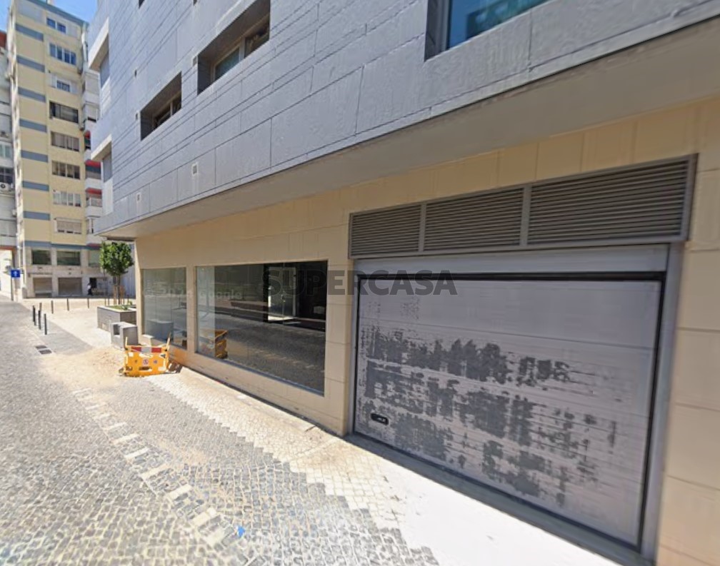 105m² Commercial property in Lisbon, Portugal No. 221336