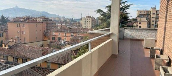 3 bedrooms Penthouse in Bologna, Italy No. 27559 2