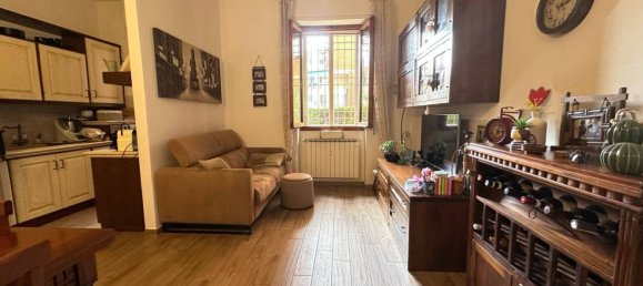 2 bedrooms Apartment in Florence, Italy No. 45457 2