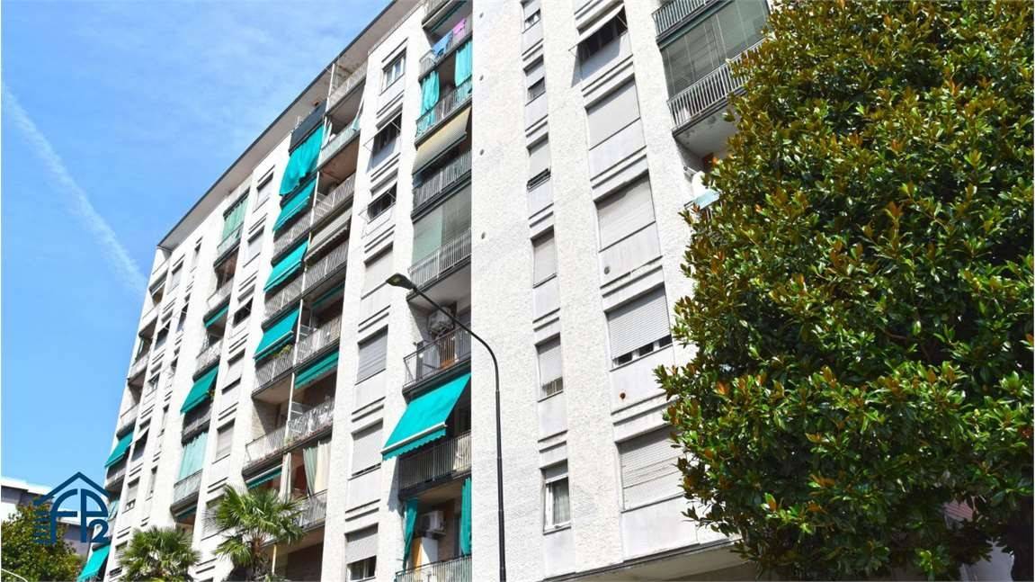 Apartamento de 2 dormitorios en Cinisello Balsamo, Italy No. 271505