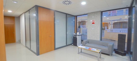 6 bedrooms Commercial property in Villamartin, Spain No. 499 2