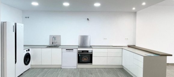 3 bedrooms Apartment in Fuengirola, Spain No. 185274 4