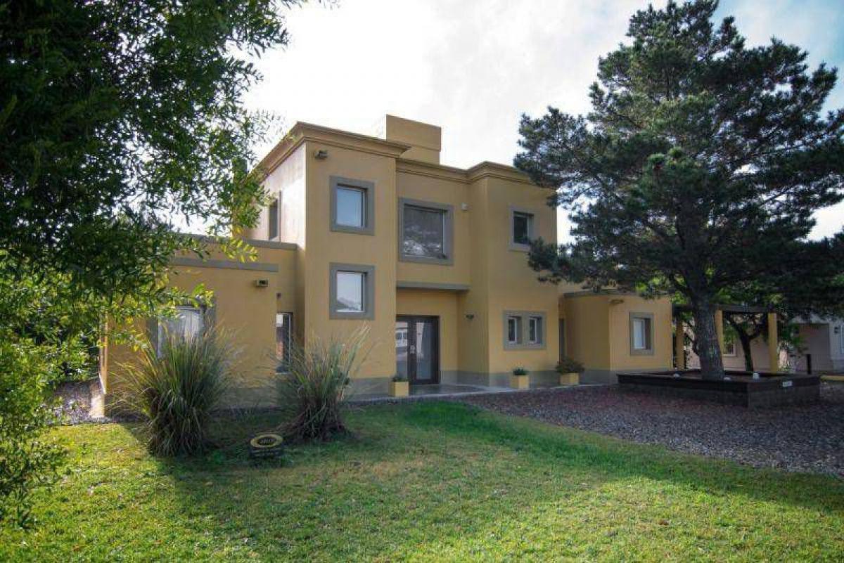 3 bedrooms House in Mar del Plata, Argentina No. 69391