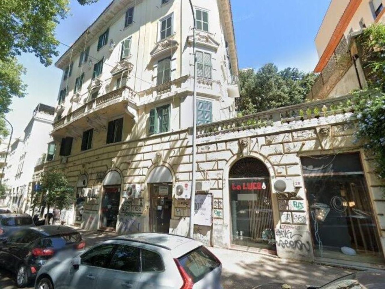 Propiedad comercial en Rome, Italy 551 m² No. 380168