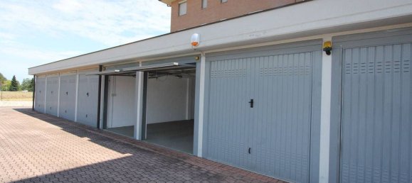 59m² Garage in Parma, Italy No. 294878 2